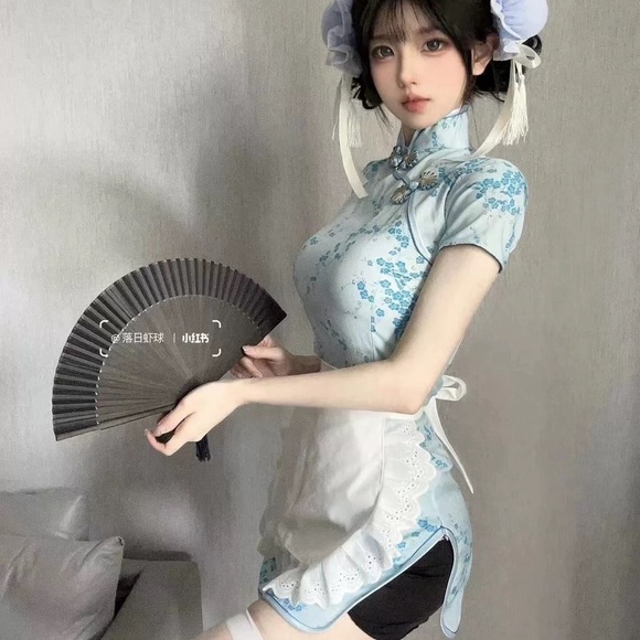 Floral Blue Cheongsam Dress with White Apron - Picture 2 of 6